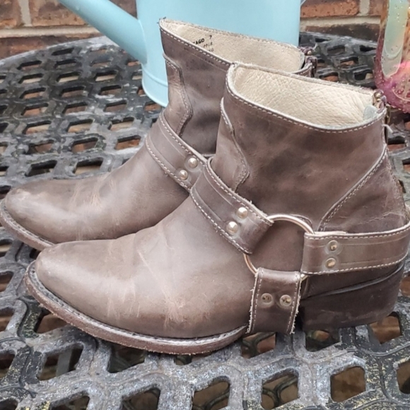 💥REDUCED💥 Freebird Santiago Ankle Boots - Picture 2 of 11